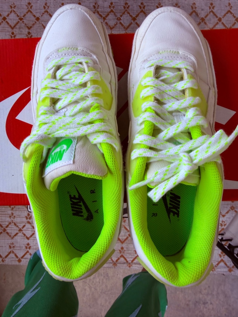 Nike Wmns Air Max 90 'Exeter Edition' - Picture 2 of 10